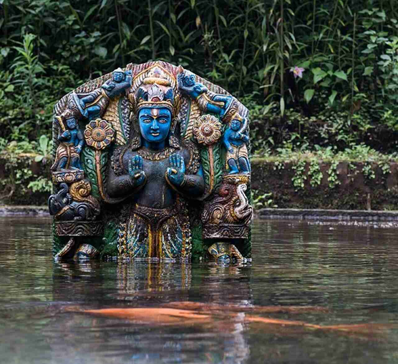JÃ¡ "Vishnu" Ã© considerado o restaurador da ordem cÃ³smica e atua como o equilibrador das forÃ§as do bem e do mal, sendo adorado principalmente no contexto do vishnuÃ­smo, a maior corrente dentro do hinduÃ­smo.