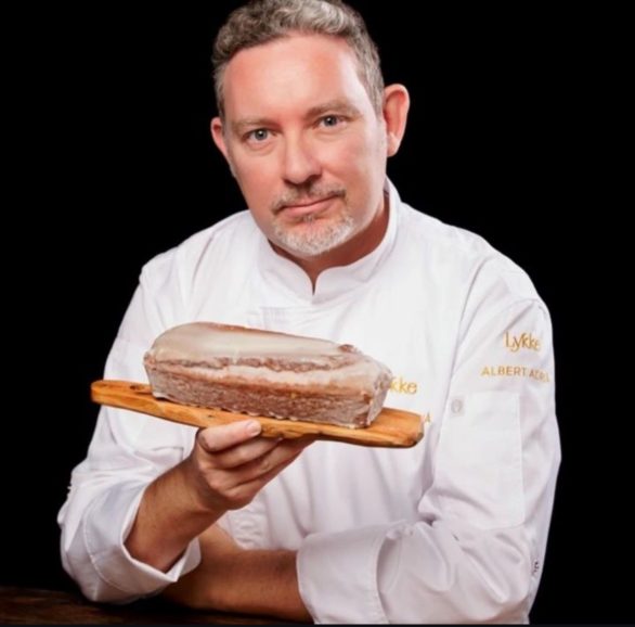 2º) Albert Adrià, do restaurante Enigma (Barcelona, Espanha): Ele é considerado um visionário na cozinha, sempre buscando novas técnicas e ingredientes para criar pratos surpreendentes e desafiar os limites da gastronomia tradicional.