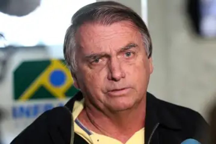 Esse critério serviu de base para condenações relacionadas aos atos antidemocráticos de 8 de janeiro de 2023 e também para o julgamento da tentativa de golpe que levou à condenação do ex-presidente Jair Bolsonaro e de aliados. Na prática, a alteração pode reduzir o tempo total das penas, inclusive para pessoas que já cumprem condenação.