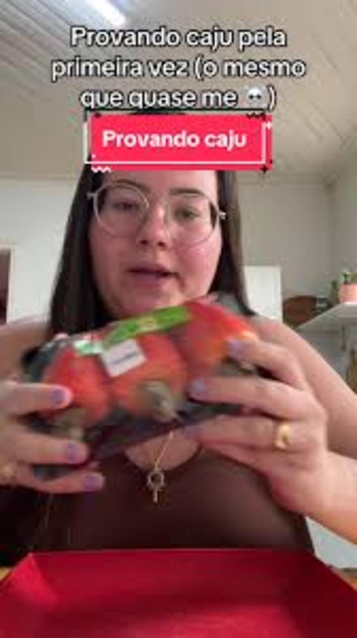 Influenciadora come castanha de caju e vai parar no hospital