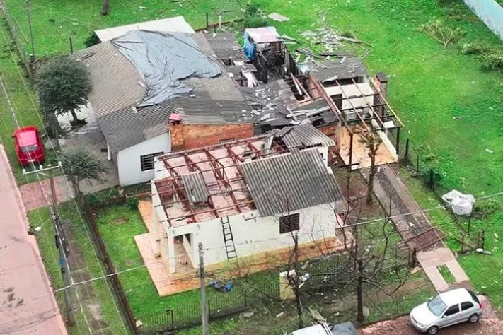 Microburst - microexplosão atmosférica causa estragos no Rio Grande do Sul