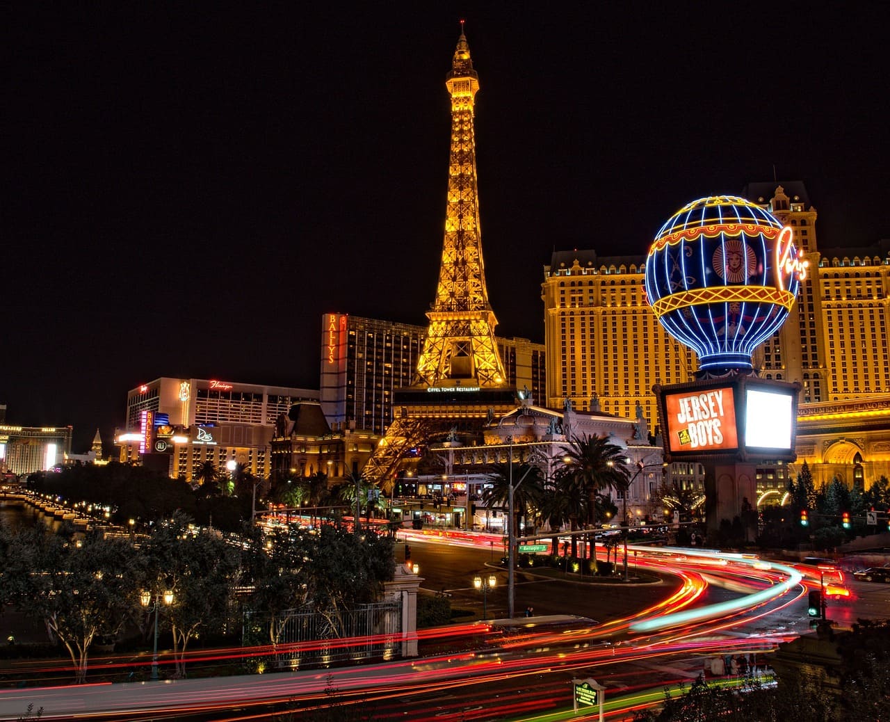 Não há voos diretos do Brasil para Las Vegas, mas quem deseja visitar a cidade pode fazer conexões em hubs internacionais em Miami, Dallas ou Houston?. 
-Imagem de Pexels por Pixabay
