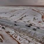 Deserto na Arábia Saudita ficou coberto de neve