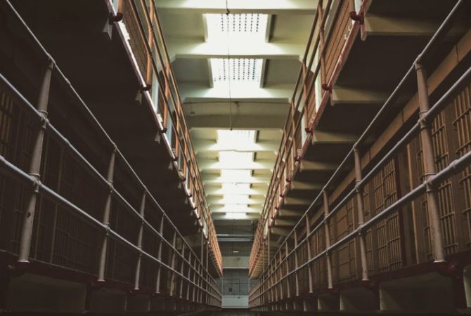 Prisões históricas: Ali ficaram (ou estão) os bandidos mais perigosos dos EUA