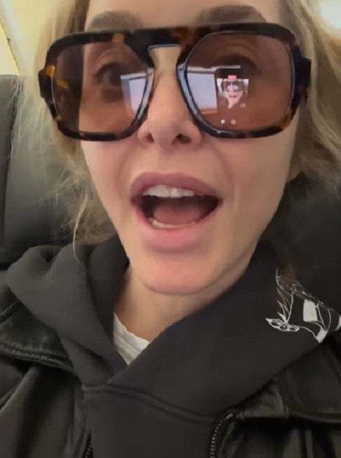 Durante uma live, a atriz disse que acreditou que a coceira fosse um sintoma de perimenopausa — período de transição entre a idade fértil e a menopausa.