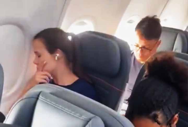 “Estou gravando a sua cara porque você não tem empatia com as pessoas”, disse durante o vídeo a passageira que filmou Jennifer.

