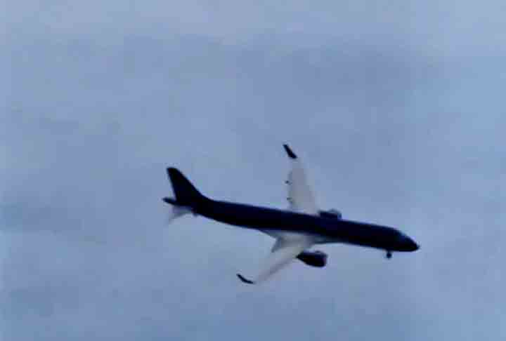 O site de monitoramento Flighradar24 registrou uma oscilação de altitude da aeronave por 74 minutos 
