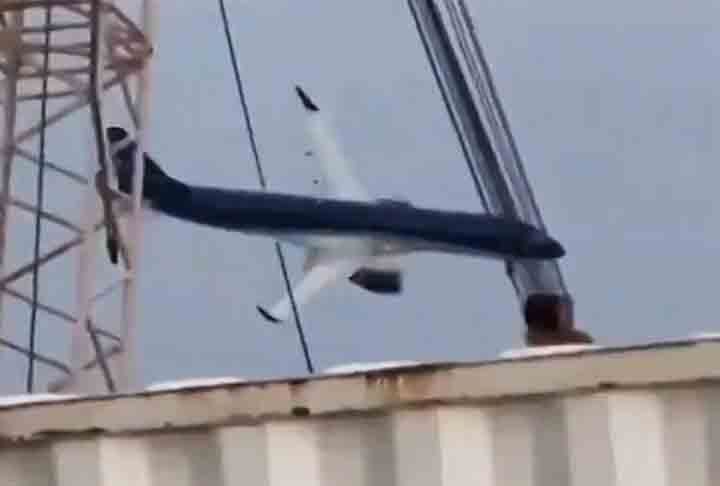 Um integrante do governo dos Estados Unidos também declarou que há indícios de que um míssil do sistema de defesa aéreo russo Pantsir-S tenha abatido a aeronave.
