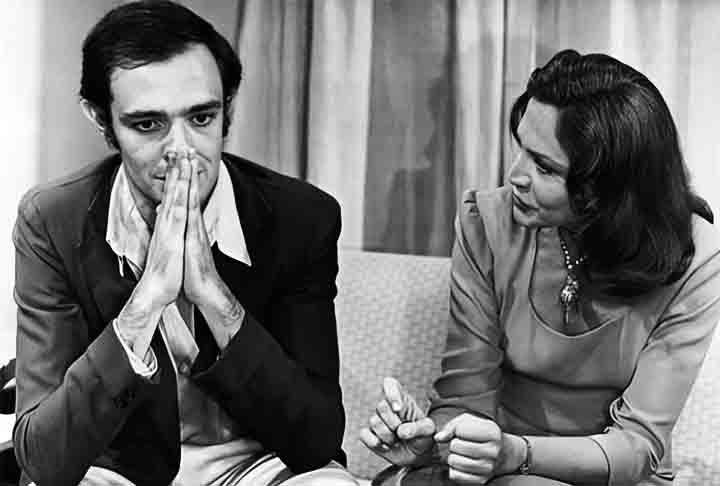 Com passagens também pela TV Cultura e na TV Record, o ator ingressou na  Rede Globo em 1975, na novela 