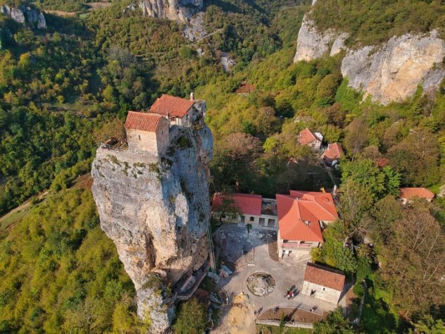 Pilar Katskhi - Igreja mais isolada e misteriosa do mundo