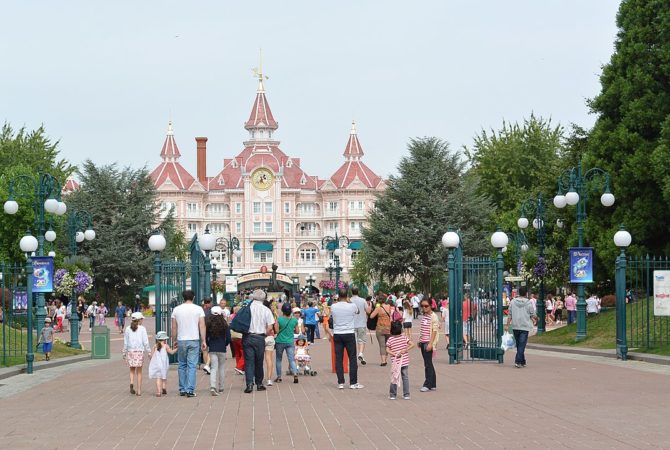 Conheça os parques da Disney em diferentes países