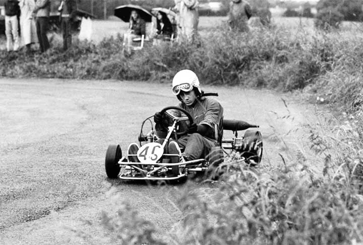 Alain Marie Pascal Prost nasceu em Loire, no dia 24 de fevereiro de 1955. Talentoso e promissor desde jovem, o francês descobriu o kart, aos 14 anos, durante férias em família.