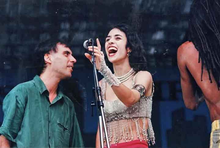 Em 2002, a cantora lançou seu 6º álbum, em parceria com Arnaldo Antunes e Carlinhos Brown. O trio adotou o nome de Tribalistas. A venda do CD alcançou a marca de 1,5 milhão de cópias no Brasil, alçado pelas canções 