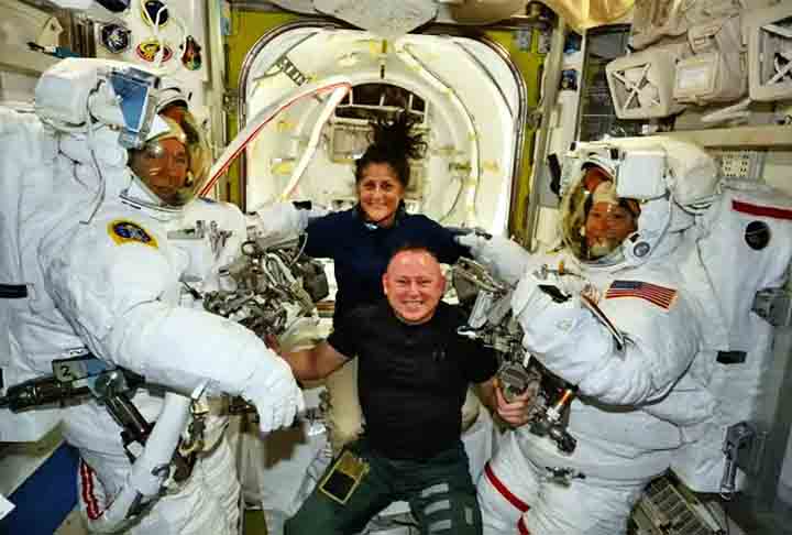 Desde a chegada da primeira tripulação, em 2 de novembro de 2000, formada pelo comandante americano William Shepherd e pelos cosmonautas russos Sergei Krikalev e Yuri Gidzenko, a ISS nunca ficou desocupada. 