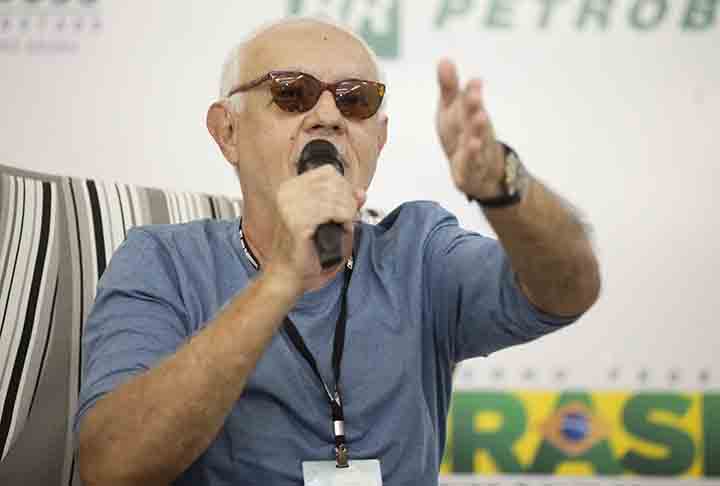 Quando voltou para São Paulo, o ator participou da peça 