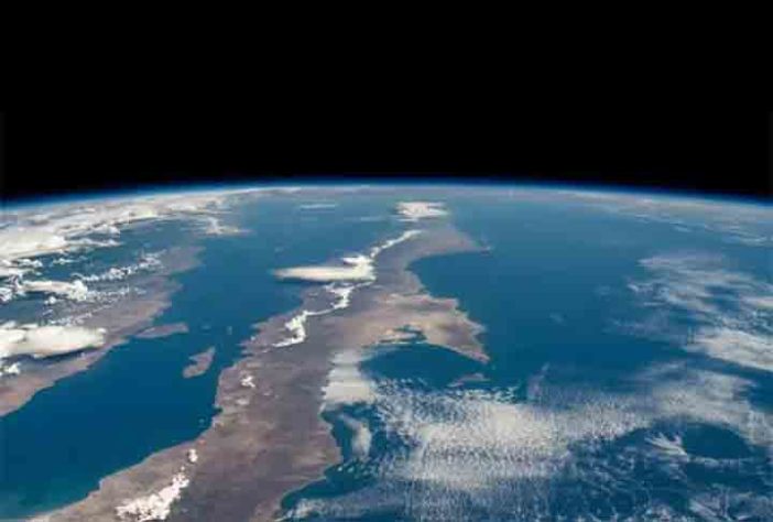 Os estados mexicanos de Baja California e Baja California Sur se estendem entre o Oceano Pacífico e o Golfo da Califórnia  - As fotos mais impressionantes feitas da Estação Espacial Internacional em 2024 - NASA