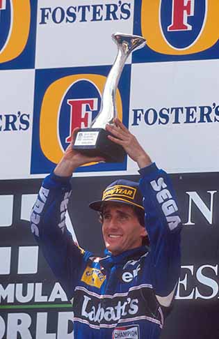O francês tirou um ano sabático em 1992 após ser demitido da Ferrari por ter criticado publicamente o carro e a equipe. Depois das polêmicas, em 1993, Alain Prost voltou à Fórmula 1 em grande estilo, pilotando o Williams FW15 com os motores Renault V10 e se sagrou tetracampeão.