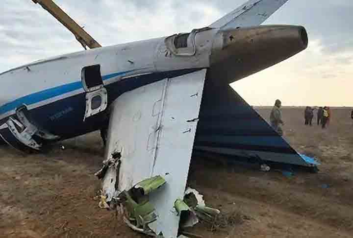 A aeronave Embraer 190 caiu próximo à cidade de Aktau, no Cazaquistão. Ao menos 38 das 67 pessoas a bordo da aeronave morreram, segundo autoridades azerbaijanas.
