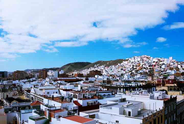 JÃ¡ o â??La Voz de Palmaâ? considerou que a sÃ©rie â??insiste no catastrofismo e presta um pÃ©ssimo serviÃ§o Ã  ilhaâ?. O argumento Ã© que a produÃ§Ã£o poderia afugentar turistas, prejudicando a principal atividade econÃŽmica da regiÃ£o.

