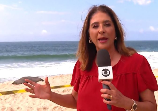 Repórter da Globo é surpreendida ao tentar entrevistar mulher na Praia de Ipanema