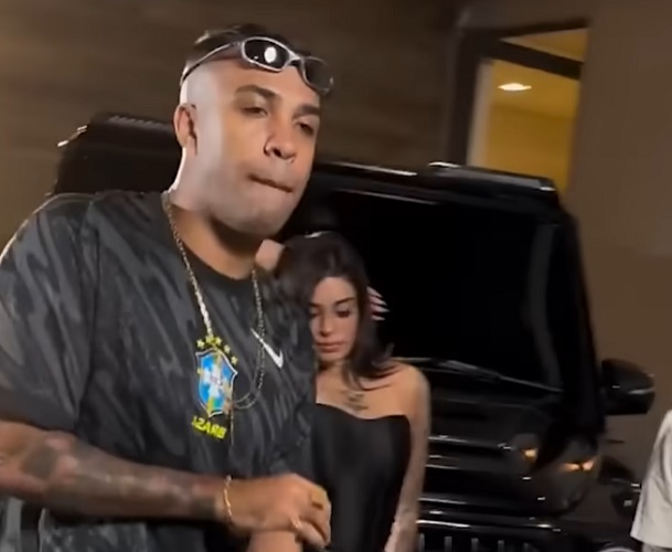 A Danada me Ligando (MC Cebezinho) - A música ficou popular nas plataformas de streaming e tem um estilo envolvente, com batidas rápidas e letras que abordam o estilo de vida moderno. Não está ligada a nenhum álbum específico, porém.-Youtube/VISÃO DE CRIA