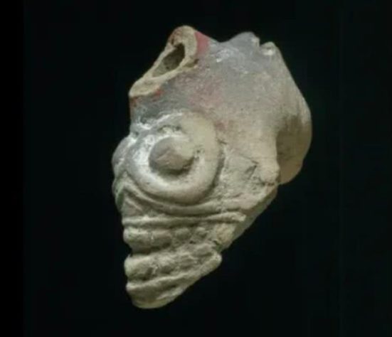 Arqueólogos encontram apito associado a rituais de sacrifício humano