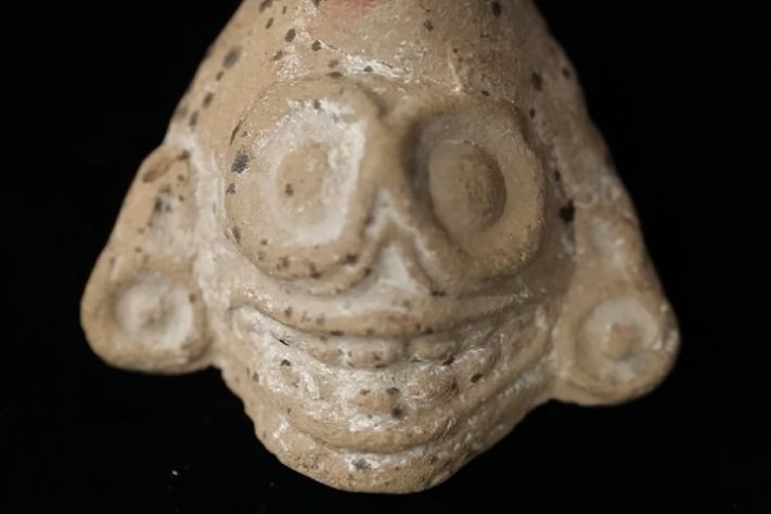 Arqueólogos encontram apito associado a rituais de sacrifício humano