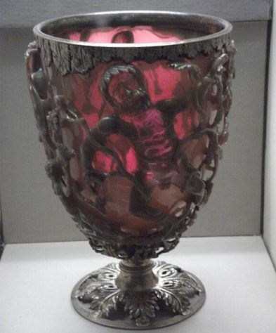 Taça romana de 1.600 anos que muda de cor impressiona historiadores