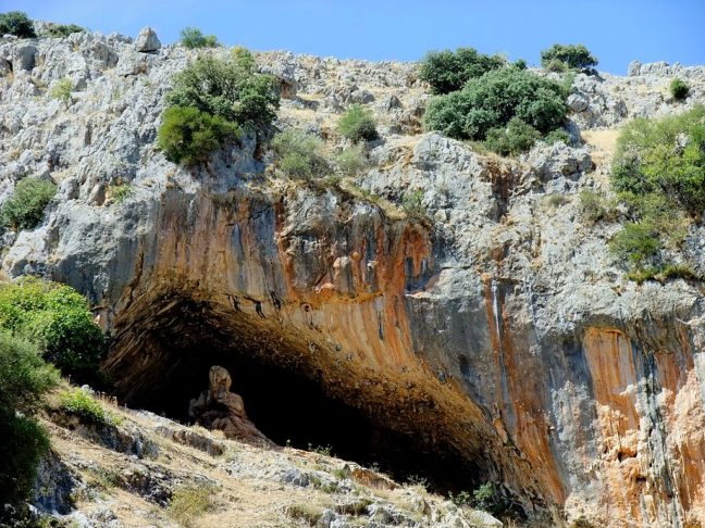 As relíquias foram encontradas na "Caverna dos Morcegos" (?Cueva de los Murciélagos?), que fica localizada em Granada, no sul da Espanha. - wikimedia commons Nikater