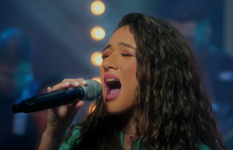 Kailane Frauches é destaque de uma geração dos louvores. Com voz grave de adulto e sagacidade digital de adolescente, ela explodiu no mercado. Passa lá em casa Jesus já passam dos 192 milhões de plays no YouTube.-Youtube/Todah Music
