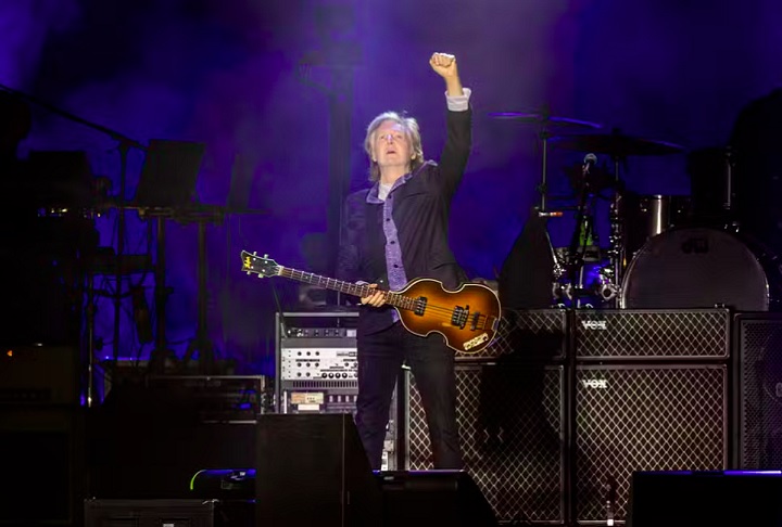 Paul McCartney - 18/06/1942 (83 anos). O ex-Beatle ainda faz shows, tem uma empresa que cuida dos direitos autorais de vÃ¡rios artistas e Ã© o primeiro Beatle a ser condecorado como Sir. Ã? vegetariano, ativista pelos direitos dos animais, e veio ao Brasil em 2024.-DivulgaÃ§Ã£o/Marcos Hermes