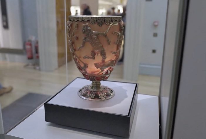 Taça romana de 1.600 anos que muda de cor impressiona historiadores