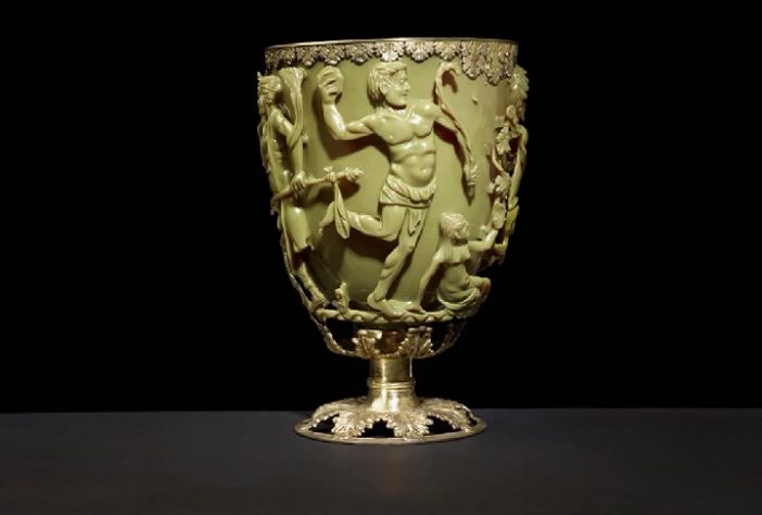 Taça romana de 1.600 anos que muda de cor impressiona historiadores