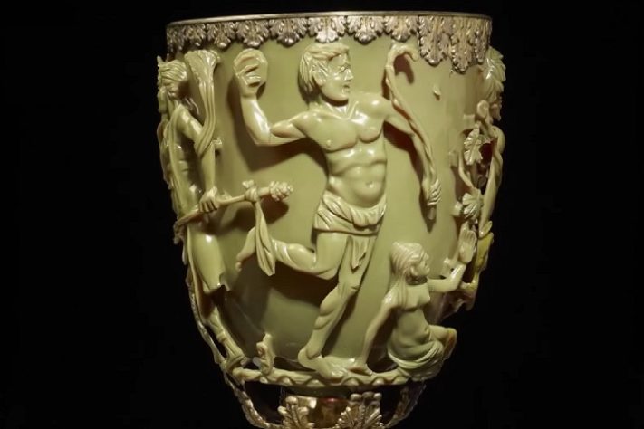 Taça romana de 1.600 anos que muda de cor impressiona historiadores