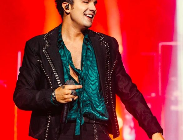 Luan Santana encanta web ao postar foto com filha Serena