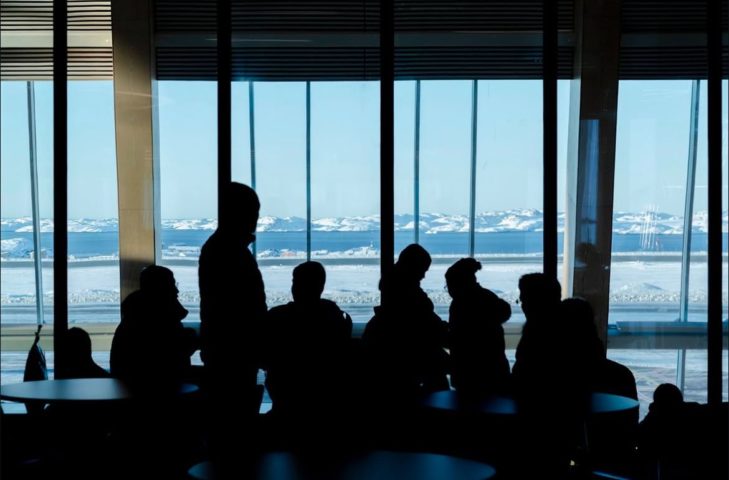 As autoridades esperam controlar o crescimento do número de visitantes anuais na Groenlândia para preservar o equilíbrio ambiental e a autenticidade do turismo local.