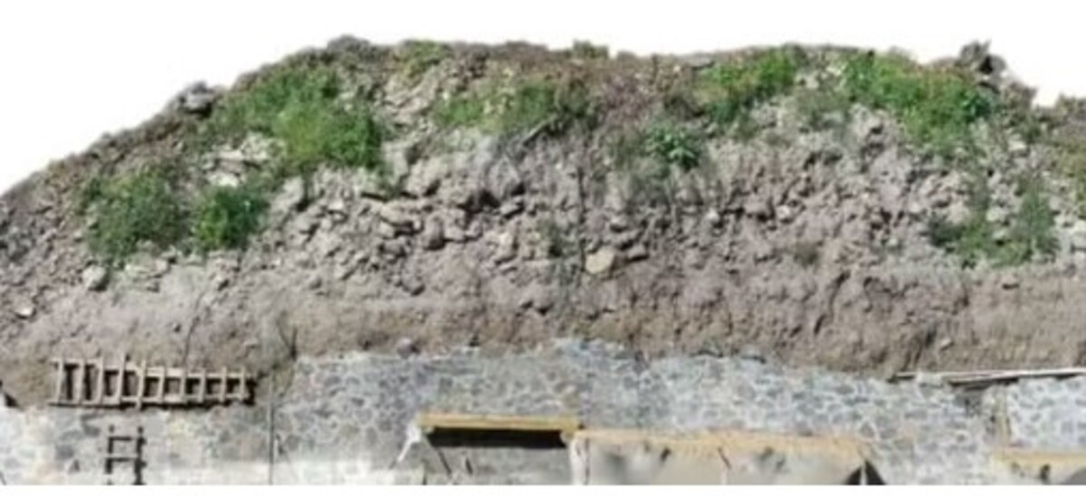 Em comunicado, a INAH informou que a estrutura com dez túmulos arqueológicos deve datar dos períodos Epiclássico (650-950 d.C.) e Pós-Clássico tardio (1350-1519 d.C.). Para conservar a construção, as autoridades ergueram um muro enquanto serão feitos estudos detalhados do espaço, no que deve auxiliar o conhecimento sobre a ocupação humana da civilização asteca, uma das mais misteriosas da América Latina.
