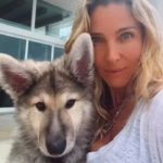 O casal de atores Chris Hemsworth e Elsa Pataky foram alvos de críticas por comprarem cachorro