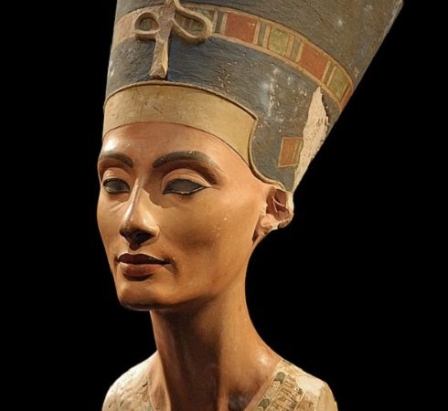 Busto de Rainha egípcia foi descoberto há 112 anos; mistério de Nefertiti