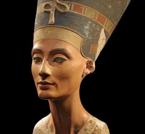 Rainha egípcia: Controvérsias e suspeitas cercam a descoberta do busto de Nefertiti