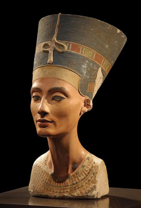 Busto de Rainha egípcia foi descoberto há 112 anos; mistério de Nefertiti