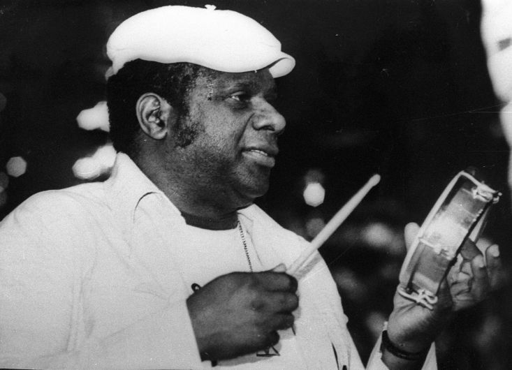 Candeia (1935 - 1978) - Nascido no Rio de Janeiro, é nome cultuado no gênero e que está no panteão da Portela. Compositor e instrumentista, foi também um militante pelas tradições da cultura negra no Brasil. 

