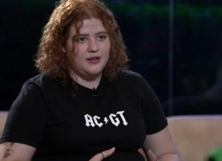 O video foi publicado nas redes sociais por Marianna Cardoso, filha de Eluciana. A jovem de 23 anos diz que tentou ocultar o rosto de Jennifer na filmagem e só notou que o efeito não tinha funcionado quando as imagens já tinham viralizado. 