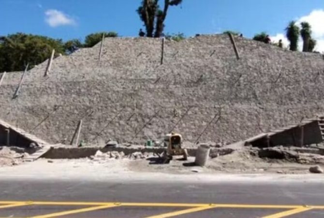 Pirâmide dos Astecas é descoberta em rodovia do México