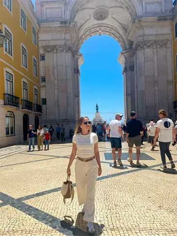 Silva — um dos sobrenomes mais comuns do Brasil, tem origem em Portugal e raiz no latim silva, que significa “floresta”. Era usado no Império Romano para designar pessoas que viviam em áreas cobertas por matas, segundo o Instituto Camões.