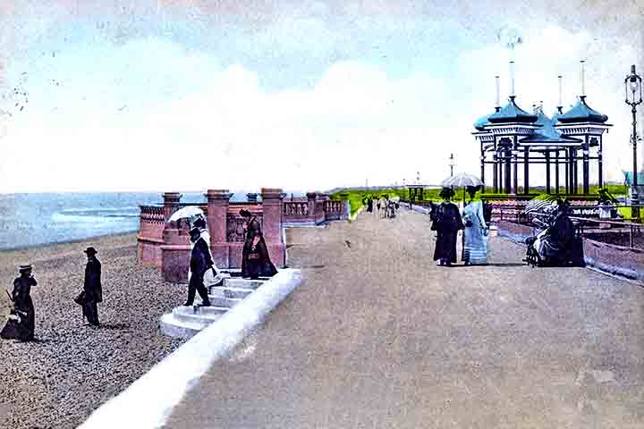 <p>Os coretos surgiram na Europa no século XVIII, inspirados em estruturas usadas por nobres para apresentações ao ar livre. Durante o século XIX, tornaram-se populares em praças públicas como espaços democráticos para a música</p>
