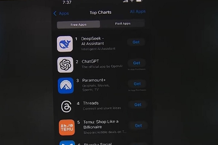 O app da DeepSeek superou o ChatGPT em downloads na App Store, tornando-se também o aplicativo gratuito mais bem avaliado nos EUA.