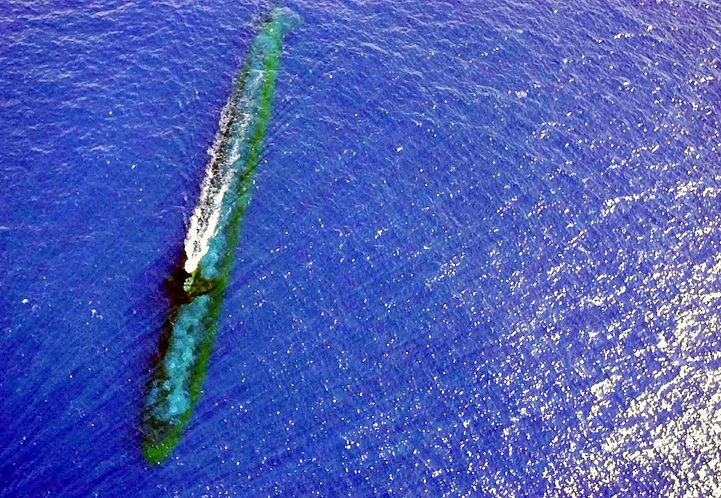 Submarino - Embora militar e científico, o submarino é uma das embarcações mais tecnológicas do mundo. Projetado para operar debaixo d’água, ele realiza missões de guerra, pesquisa marinha e exploração em grandes profundidades. Culturas modernas o associam à inovação marítima