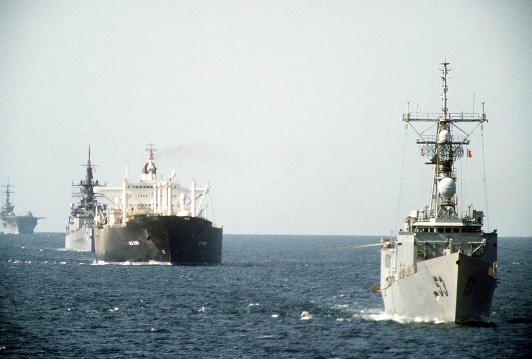 Golfo Pérsico: Situado entre Irã, Arábia Saudita e outros países, destaca-se pela riqueza em petróleo e gás, sendo vital para a economia global.
