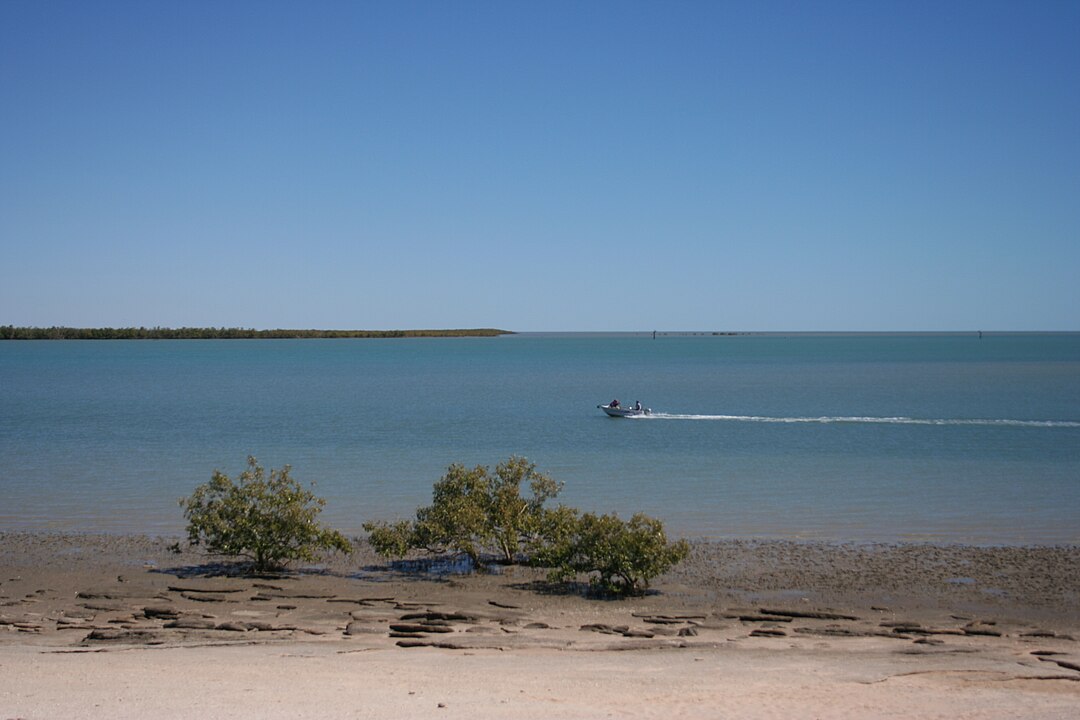 Golfo de Carpentária: No norte da Austrália, conhecido por suas atividades de pesca e significância cultural para as populações indígenas.
